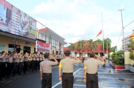 Mantan Kapolri Meninggal, Polres Gowa Kibarkan Bendera Setengah Tiang