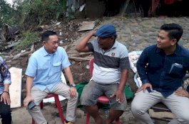 Pria Berlumur Lumpur Dapat Bantuan Sandi, Andi Arief: Ini Pekerjaan Kubu Sebelah