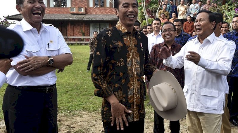 Luhut Pandjaitan, Jokowi, dan Prabowo di Hambalang beberapa waktu lalu.