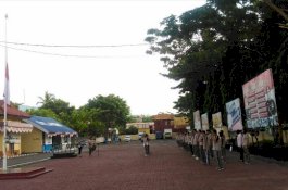 Bendera Setengah Tiang Polres Bantaeng untuk Almarhum Mantan Kapolri