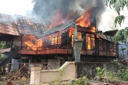 Dua Rumah Hangus di Sidrap, Pemilik Rugi Hampir Rp1 Miliar