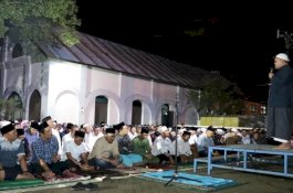 Usai Salat Subuh Berjemaah di PDAM Makassar, Ada Undian Umrah