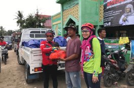 Salurkan Bantuan, Komunitas SLIM Gowes ke Jeneponto
