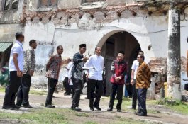 Seharian, Jokowi Serang Prabowo dengan Tujuh Senjata Ini