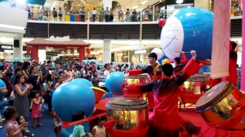 Patung Doraemon di Paradigm Mall di Malaysia