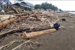 Hari Libur, Pengunjung Tanjung Bayang Turun Drastis, Ini Sebabnya