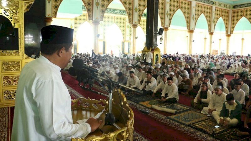 Bupati Bulukumba, AM Sukri A Sappewali menyampaikan sambutan pada zikir akbar yang berlangsung di Islamic Center Dato Tiro Bulukumba, Sabtu malam (2/2/2019).