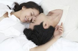 Alasan Orang Sering Menutup Mata Saat Bercinta