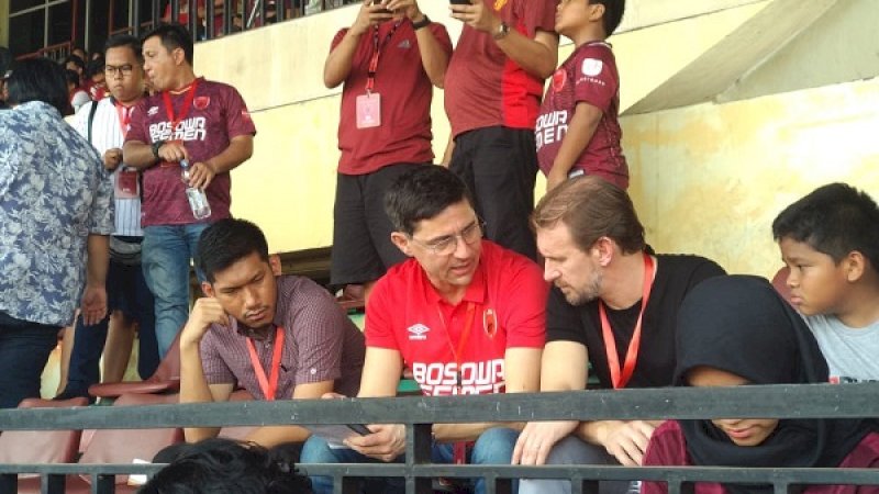 Pelatih anyar PSM Makassar, Darije Kalezic di Stadion Andi Mattalatta, Makassar, Minggu sore (3/2/2019). (Foto: Arfa Ramlan)