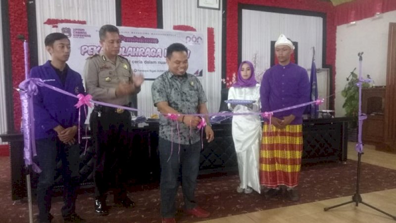 Wakil Bupati Enrekang, Asman, saat membuka secara resmi pekan olahraga HPMM yang dilaksanakan oleh HPMM Cabang Enrekang, Minggu (3/2/2019).