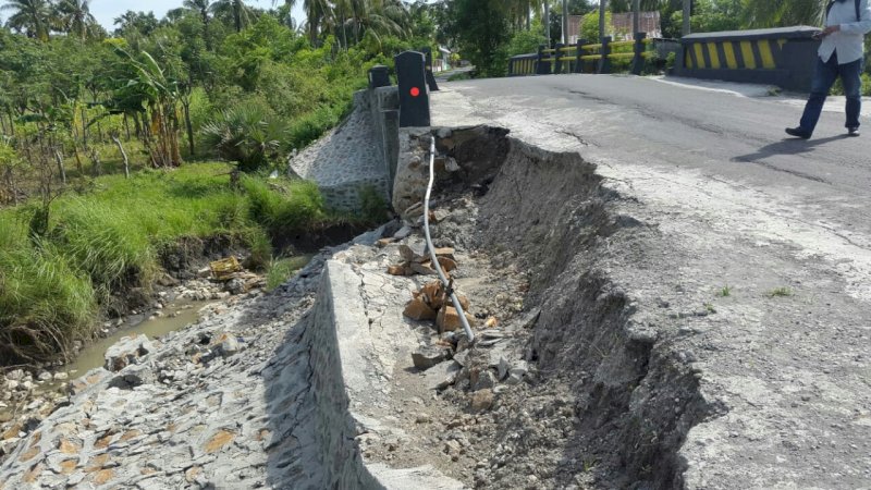 Talud Jembatan Borong Tala Jeneponto Amblas, Warga Sebut Kontruksinya Tidak Kuat