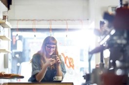 Ini yang Terjadi pada Leher Anda Saat Menggunakan Smartphone