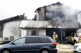 Pesawat Tabrak Rumah, Korban Tewas 5 Orang Termasuk Pilot