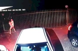 Sambil Pegangi Balitanya, Ibu Pemberani Ini Tangkis Serangan Tiga Perampok