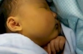 CCTV Rekam Seorang Ibu Membuang Bayinya di Belakang Mall