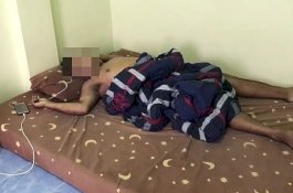 Pakai Earphone Sambil Cas HP, Pria ini Tewas Kesetrum Listrik