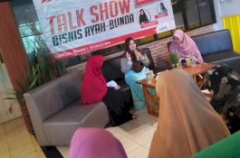 Talkshow Wanita Garbi Makassar: Beres-beres Rumah Sambil Kebanjiran Uang