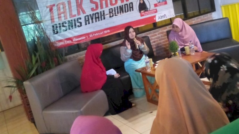 Talkshow Wanita Garbi Makassar: Beres-beres Rumah Sambil Kebanjiran Uang