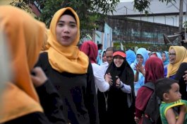 Ibu-ibu di Tamalanrea Makin Terpikat Aura Aulia DP
