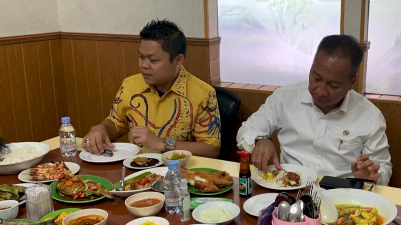 Ketua Jenggala Center Sulsel, Yasir Machmud makan siang bersama Menteri Sosial Agus Gumiwang Kartasasmita, Rabu (6/2/2019).