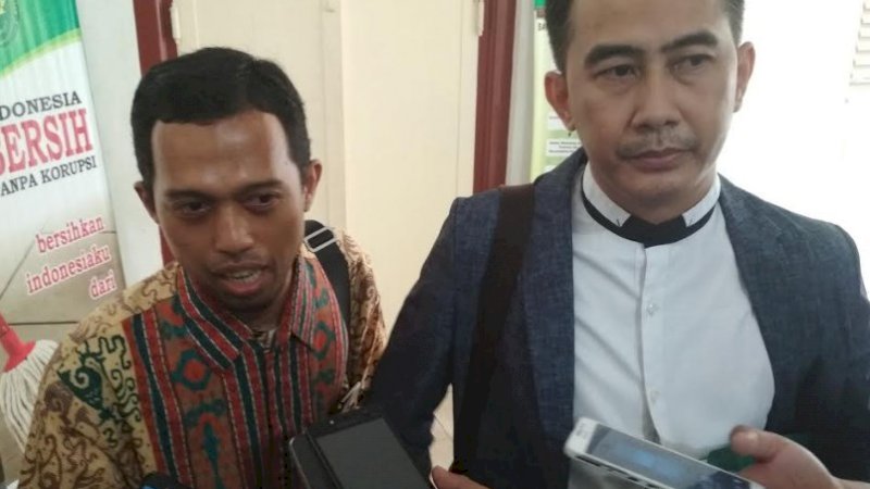 Kuasa hukum Rosma Saleh, Agung Nugroho saat diwawancara awak media di Pengadilan Negeri Makassar, Kamis (7/2/2019).