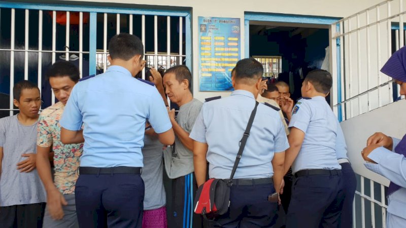 Sidak Kamar Narapidana, Plh Karutan Makassar Temukan Benda Tajam