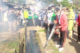 Waspada DBD, Wali Kota Parepare Terjun Langsung Lakukan Fogging