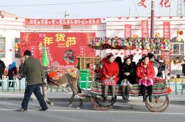 Muslim di China Dipaksa Makan Babi dan Minum Alkohol Selama Tahun Baru Imlek