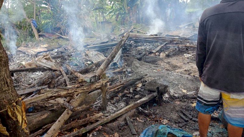 Rumah warga di Pinrang rata tanah setelah terbakar Sabtu pagi (9/2/2019).