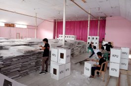 Dijaga Ketat, Perakitan Kotak Suara KPU Luwu Utara Rampung Akhir Februari