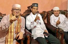 Beredar Foto Ustaz Abdul Somad Acungkan Telunjuk, Dukung Jokowi-Ma'ruf?