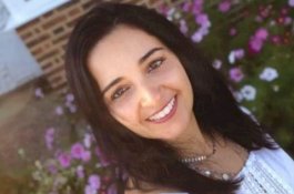 Bayinya Masih di Gendongannya, Ibu Cantik Ini Tewas Ditikam