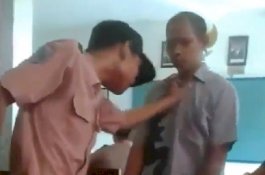 Parah! Siswa Cekik Gurunya Saat Ditegur Merokok di Kelas