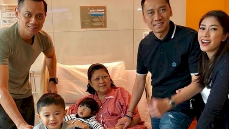 Ani Yudhoyono bersama anak, menantu, dan cucu-cucunya. (FOTO: INSTAGRAM)