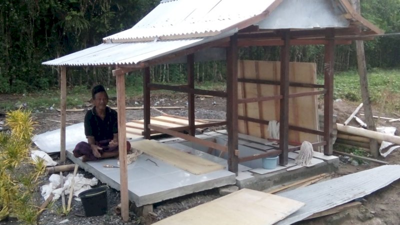 "Saya Tak Punya Anak Kandung," Kakek di Pinrang Gali Kuburannya Sendiri