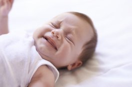 Cara Menenangkan Bayi yang Menangis Sementara Tidur