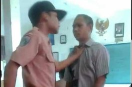 Memilih Memaafkan, Guru yang Ditantang Siswanya Ternyata Bergaji Rp 450 Ribu