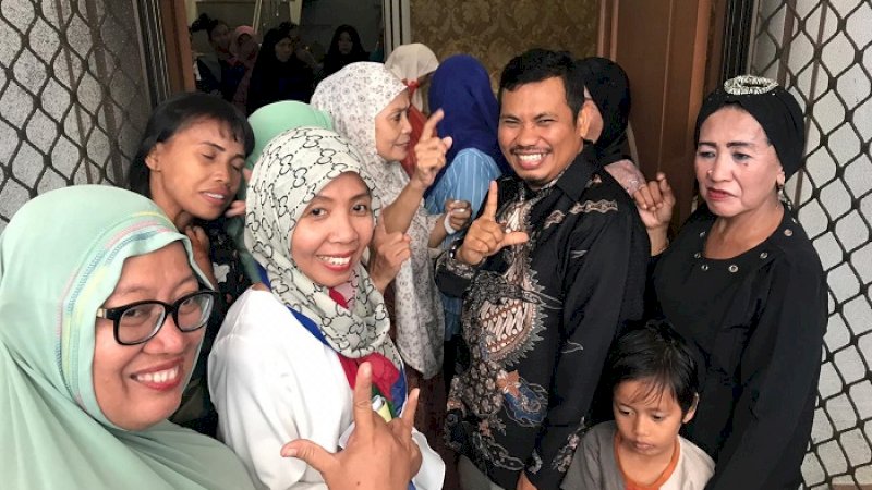 Ariady Arsal, calon anggota DPR RI Dapil Sulsel 1 dari PKS, mengunjungi posko relawan A+ di Kelurahan Mallimongan, Kecamatan Ujung Tanah.