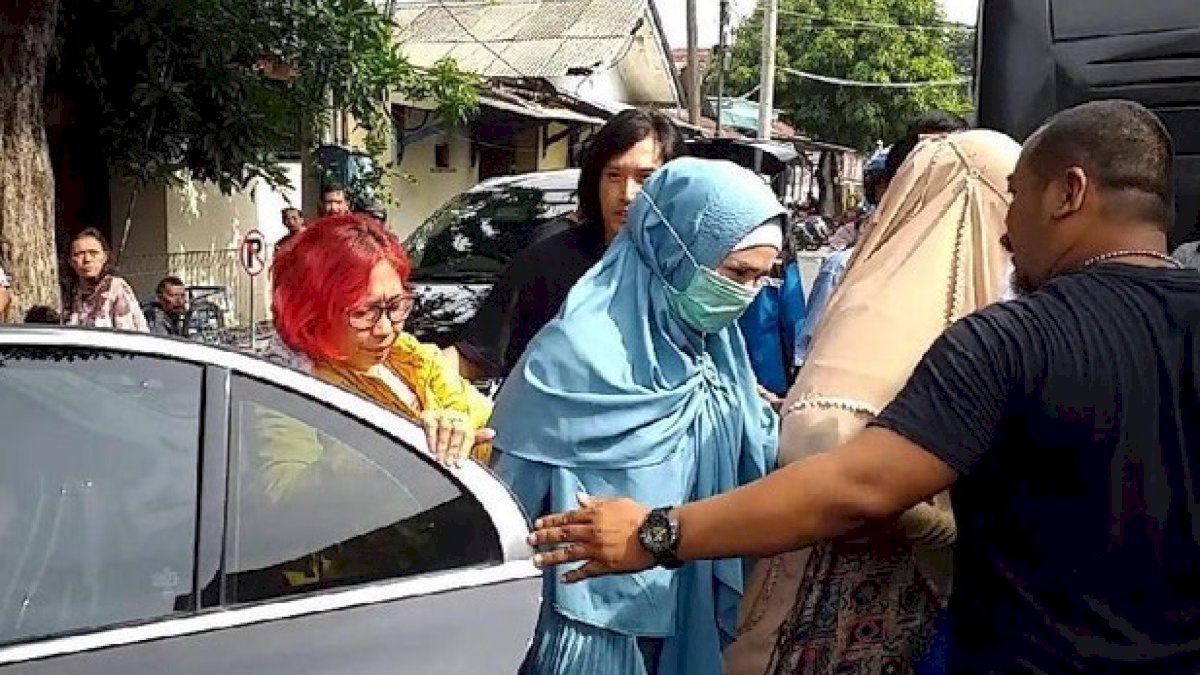 Diberi Waktu Lebih Lama Jenguk Ahmad Dhani, Ini yang Dilakukan Mulan Jameela