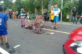 Hendak Setor Hasil Mengayuh Becak ke Istri, Dg Bundu Tewas Dilindas Truk