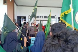 Dibentak dan Dikatain 'Cemen', Mahasiswa di Parepare Langsung Diam