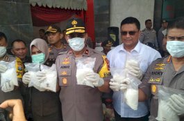 Barang Bukti Milik Bandar Narkoba yang Ditembak Mati Dimusnahkan