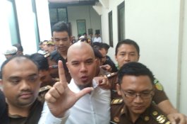 Detik-detik Kericuhan Usai Sidang Ahmad Dhani