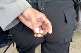 Viral, Danton Sabhara Polres Parepare Kawal Demo Sambil Berzikir