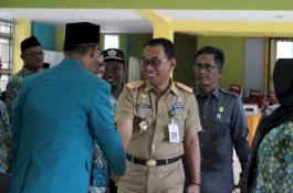 Bahri Titip Harapan Pembangunan Lutim di Guru Madrasah