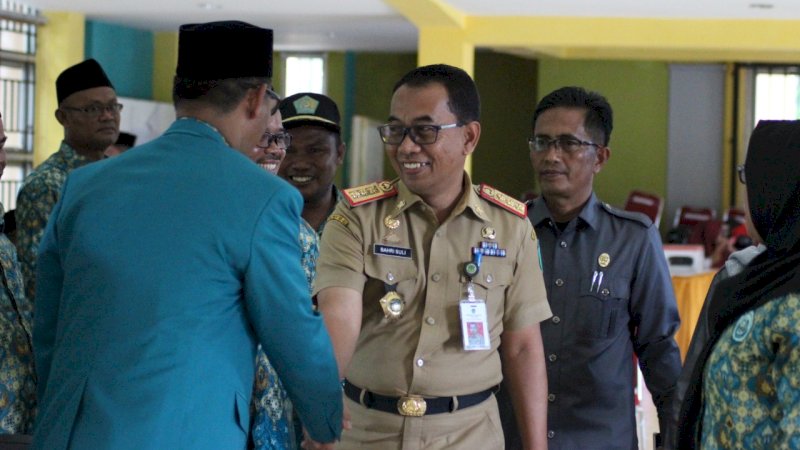 Bahri Titip Harapan Pembangunan Lutim di Guru Madrasah