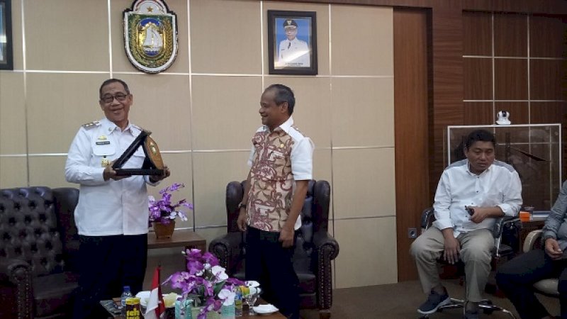 Wakil Wali Kota Parepare, Pangerang Rahim, saat menjamu Pansus DPRD Sulsel di Kantor Wali Kota Parepare, Rabu (13/2/2019).