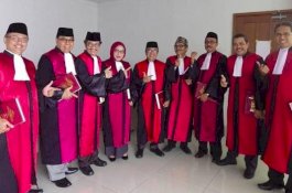 Heboh, Hakim Pose Jari Pistol, PN Jakpus: Itu Foto Lama dan Spontan