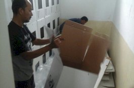 Sudah Rakit Tiga Ribu Kotak Suara, KPU Jeneponto Baru Temukan Satu Rusak