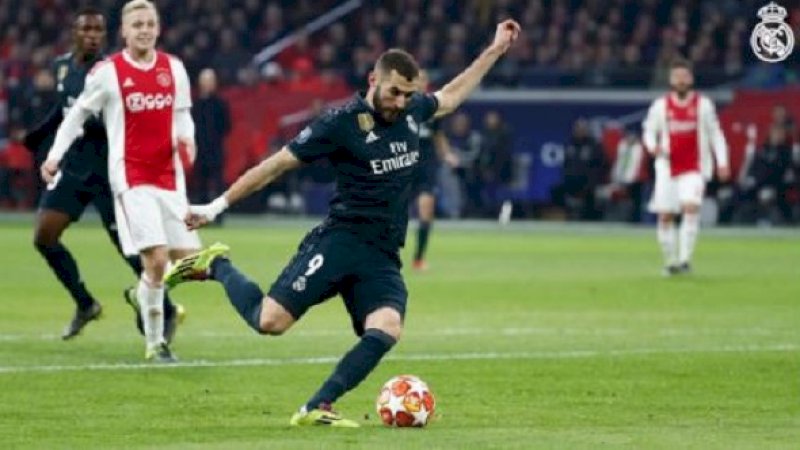 Karim Benzema mencetak satu gol dalam kemenangan 2-1 Real Madrid atas Ajax Amsterdam. (Foto: Twitter Real Madrid)